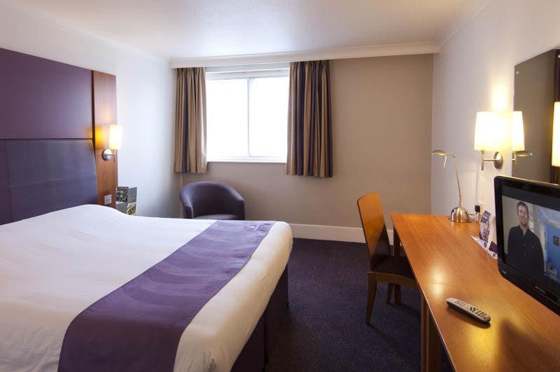 Premier Inn Haydock Park/M6 J23 Warrington Exterior photo