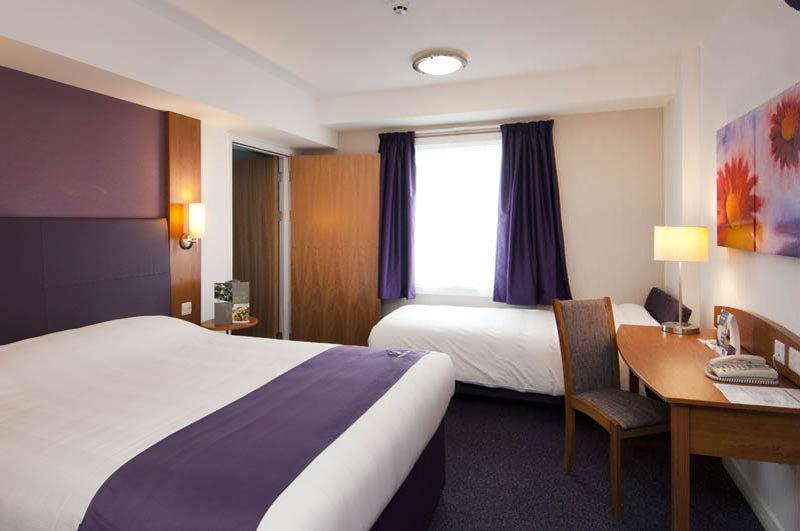 Premier Inn Haydock Park/M6 J23 Warrington Exterior photo