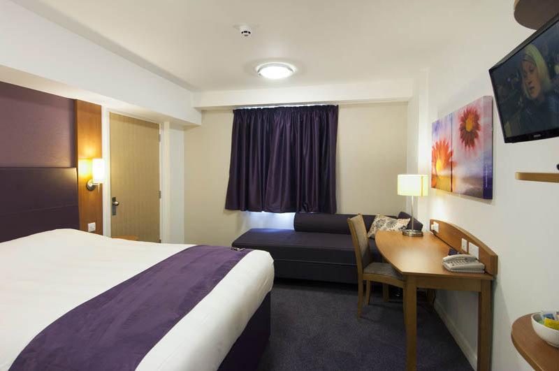 Premier Inn Haydock Park/M6 J23 Warrington Exterior photo